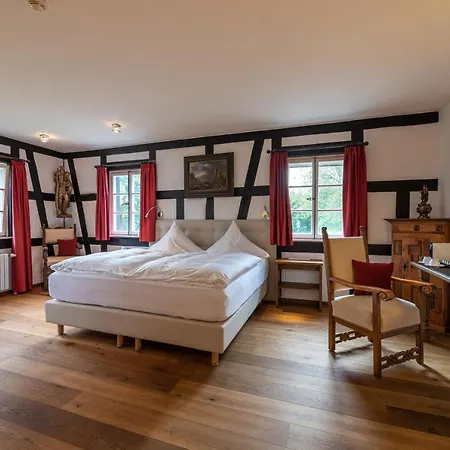 Neumuehle & Hotel 5*