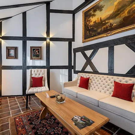 Neumuehle & Hotel 5*