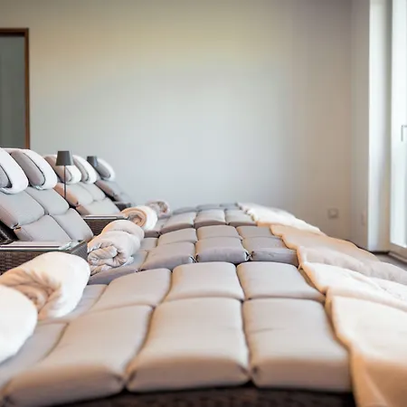 Neumuehle & Hotel 5*