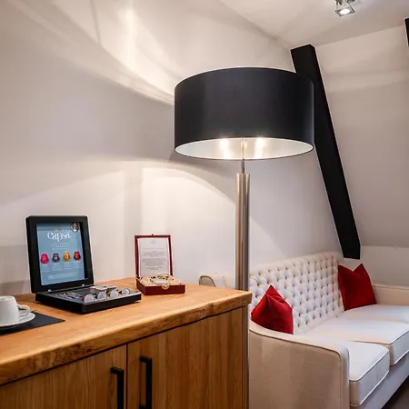 Neumuehle & Hotel 5*